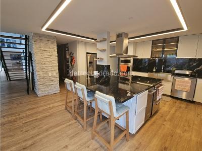Casa de 4 alcobas en venta en El Poblado, Medellín, 1218 m² · foto 15 de 20