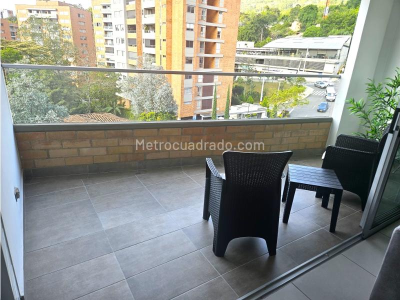Apartamento Amoblado en Arriendo de 2 Alcobas en Loma del Chocho, Envigado - 3