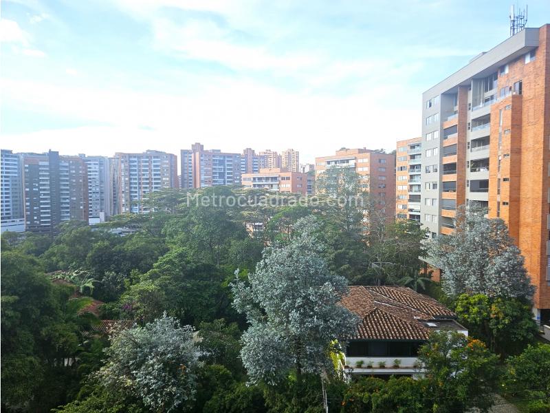 Apartamento Amoblado en Arriendo de 2 Alcobas en Loma del Chocho, Envigado - 4