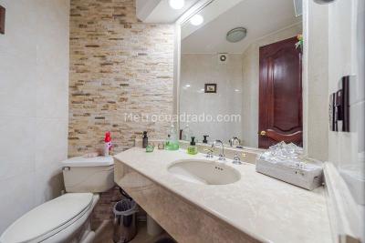Apartamento de 3 alcobas en venta en Santa Barbara Occidental, Bogotá, 140 m² · foto 13 de 14