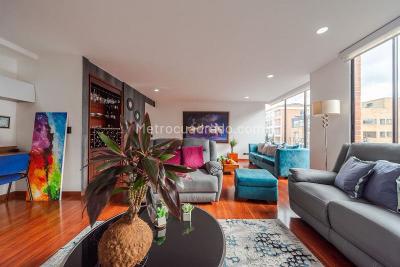 Apartamento de 3 alcobas en venta en Santa Barbara Occidental, Bogotá, 140 m² · foto 2 de 14