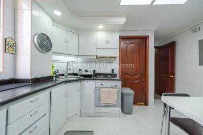 Apartamento de 3 alcobas en venta en Santa Barbara Occidental, Bogotá, 140 m² · foto 4 de 14