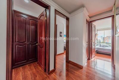 Apartamento de 3 alcobas en venta en Santa Barbara Occidental, Bogotá, 140 m² · foto 8 de 14