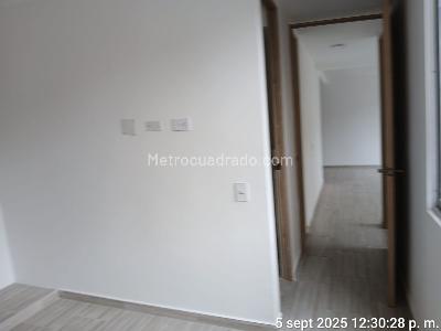 Apartamento en venta en Popular, Cali · foto 6 de 10