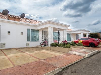 Casa en venta en Condominio Las Acacias, Zipaquirá · foto 2 de 20