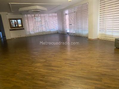 Apartamento de 3 alcobas en venta en Chico Navarra, Bogotá, 137 m² · foto 10 de 19