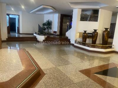 Apartamento de 3 alcobas en venta en Chico Navarra, Bogotá, 137 m² · foto 11 de 19
