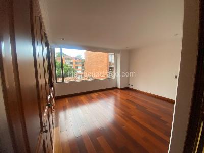 Apartamento de 3 alcobas en venta en Chico Navarra, Bogotá, 137 m² · foto 13 de 19