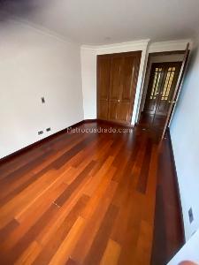 Apartamento de 3 alcobas en venta en Chico Navarra, Bogotá, 137 m² · foto 14 de 19
