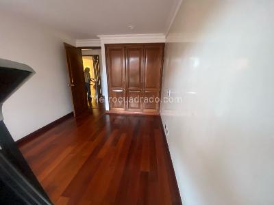 Apartamento de 3 alcobas en venta en Chico Navarra, Bogotá, 137 m² · foto 15 de 19