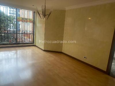 Apartamento de 3 alcobas en venta en Chico Navarra, Bogotá, 137 m² · foto 4 de 19