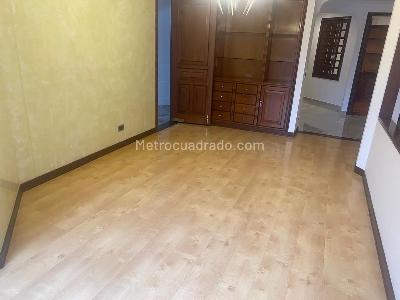 Apartamento de 3 alcobas en venta en Chico Navarra, Bogotá, 137 m² · foto 5 de 19