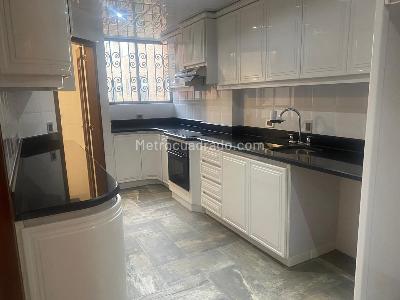 Apartamento de 3 alcobas en venta en Chico Navarra, Bogotá, 137 m² · foto 7 de 19