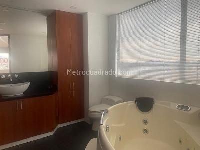 Apartamento de 3 alcobas en venta en Santa Barbara, Bogotá, 290 m² · foto 14 de 20