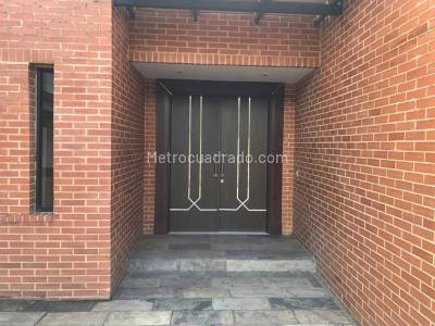 Casa de 4 alcobas en venta en La Calera, La Calera, 426 m² · foto 2 de 15