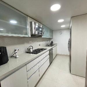 Apartamento de 5 alcobas en venta en Los Rosales, Bogotá, 280 m² · foto 13 de 20