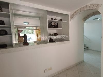 Casa de 4 alcobas en venta en Antiguo Camino A Suba, Bogotá, 493 m² · foto 3 de 20