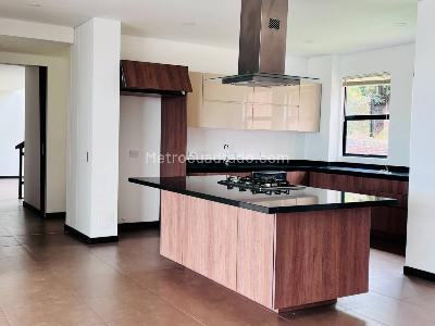 Casa de 4 alcobas en venta en Vereda Fusca, Chía · foto 3 de 19
