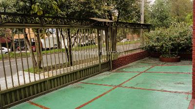 Casa de 5 alcobas en venta en La Soledad Teusaquillo, Bogotá, 346 m² · foto 2 de 17