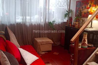 Casa de 5 alcobas en venta en Urb, Bogotá, 270 m² · foto 5 de 12