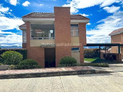 Casa de 3 alcobas en venta en Chuntame, Cajicá, 159 m² · foto 2 de 15