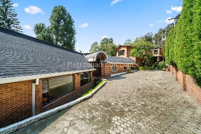 Casa de 5 alcobas en venta en Bosques Sotileza, Bogotá, 290 m² · foto 2 de 19
