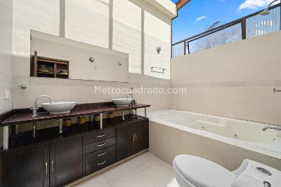 Casa de 5 alcobas en venta en Bosques Sotileza, Bogotá, 290 m² · foto 6 de 19