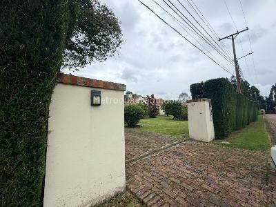 Casa de 4 alcobas en venta en Condominio Granjas De La Balsa, Chía, 460 m² · foto 2 de 20