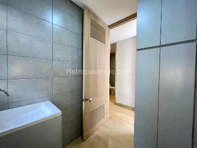 Apartamento de 2 alcobas en venta en Chico, Bogotá, 101 m² · foto 11 de 18