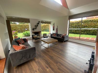 Casa de 4 alcobas en venta en San Simon Guaymaral, Bogotá, 1251 m² · foto 2 de 19