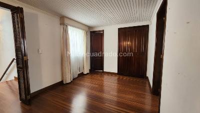 Casa de 3 alcobas en venta en Santa Barbara, Bogotá, 261 m² · foto 3 de 13
