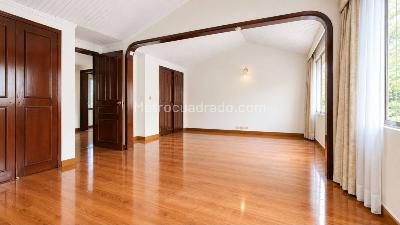 Casa de 3 alcobas en venta en Santa Barbara, Bogotá, 261 m² · foto 4 de 13