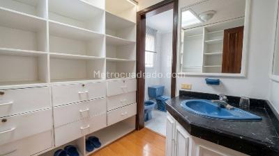 Casa de 3 alcobas en venta en Santa Barbara, Bogotá, 261 m² · foto 7 de 13
