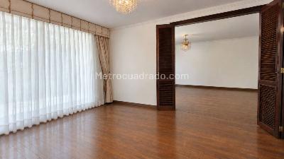 Casa de 3 alcobas en venta en Santa Barbara, Bogotá, 261 m² · foto 9 de 13