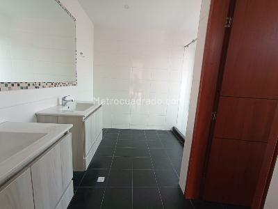 Casa de 4 alcobas en arriendo en Las Villas, Cajicá, 219 m² · foto 15 de 19