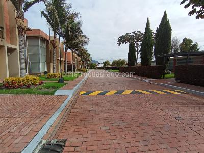 Casa de 4 alcobas en arriendo en Las Villas, Cajicá, 219 m² · foto 2 de 19