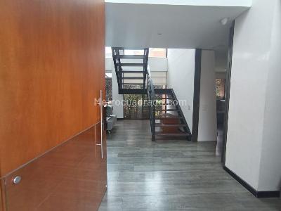 Casa de 4 alcobas en venta en Cr Hacienda Fontanar Sauce, Chía, 282 m² · foto 2 de 20