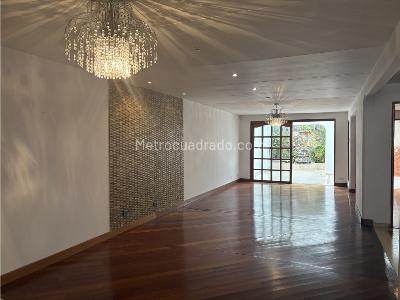 Casa de 4 alcobas en venta en Santa Paula, Bogotá, 267 m² · foto 2 de 19