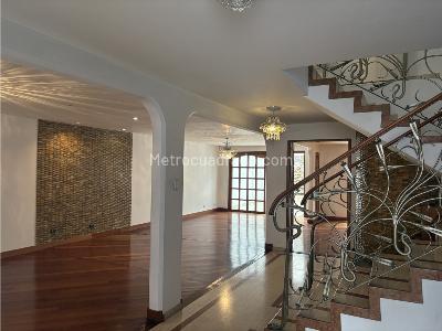 Casa de 4 alcobas en venta en Santa Paula, Bogotá, 267 m² · foto 3 de 19