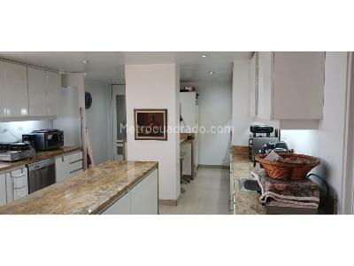 Apartamento de 3 alcobas en venta en Chico, Bogotá, 201 m² · foto 12 de 20