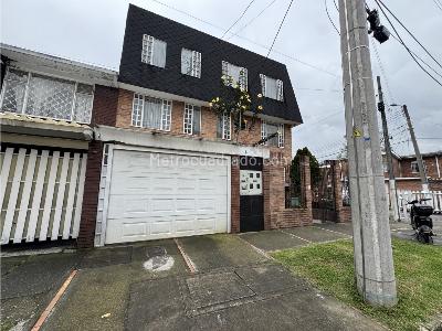 Casa en Venta, La Esmeralda, Bogotá D.C.