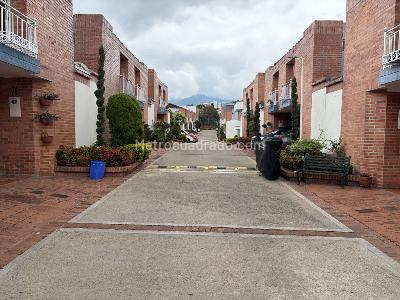 Casa de 3 alcobas en venta en Versalles, Floridablanca, 127 m² · foto 2 de 20
