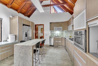Apartamento de 3 alcobas en venta en Bosque De Pinos, Bogotá, 256 m² · foto 9 de 14