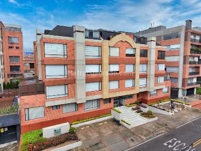 Apartamento de 3 alcobas en venta en San Patricio, Bogotá, 207 m² · foto 2 de 15