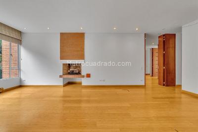 Apartamento de 4 alcobas en venta en Los Rosales, Bogotá, 274 m² · foto 2 de 16