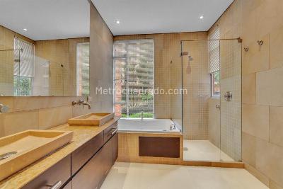 Apartamento de 4 alcobas en venta en Los Rosales, Bogotá, 274 m² · foto 8 de 16