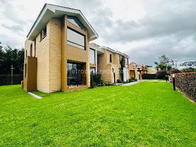 Casa en venta en Guaymaral, Bogotá · foto 2 de 20