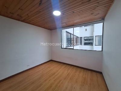 Apartamento de 3 alcobas en venta en San Patricio, Bogotá, 68 m² · foto 7 de 15