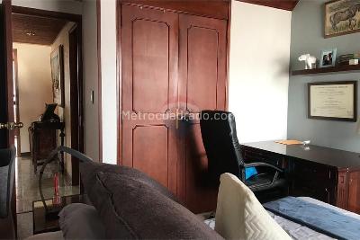 Casa de 5 alcobas en venta en Ilarco, Bogotá, 243 m² · foto 10 de 18