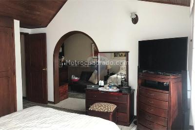 Casa de 5 alcobas en venta en Ilarco, Bogotá, 243 m² · foto 15 de 18